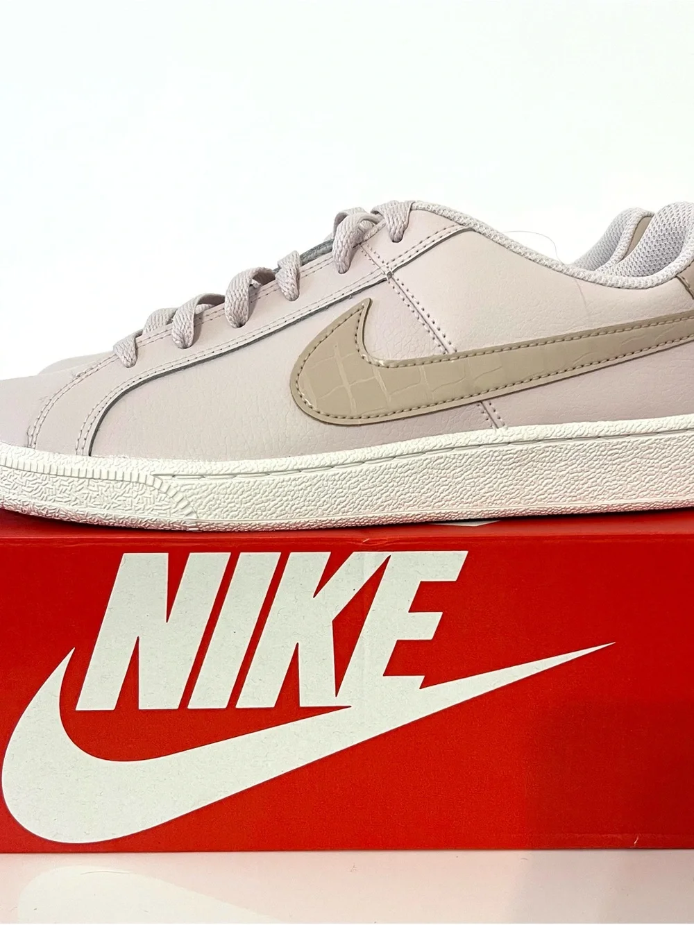 Nike Women's light lavender Low-Top Sneakers with Taupe Swoosh NEW In Box